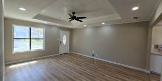 Charming Newly Remodeled Rental Home in a Quiet Neighborhood Gallery 10
