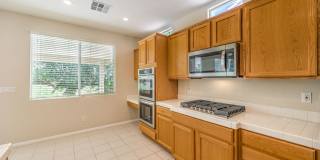 single story / 3 car garage / 3 bedrooms / 3 baths Gallery 14