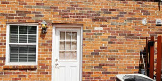 MOVE-IN READY! 2BR Townhome in Clintonville near OSU – W/D, Parking, Pet Friendly Gallery 8