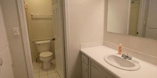 3 bed upstairs condo in Norman, community pool and plenty of parking! Gallery 15