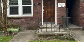 Renovated 1BD/1BA in charming brick cottages Gallery 1