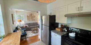 Fully furnished 1/1 Apartment Old NE Gallery 13