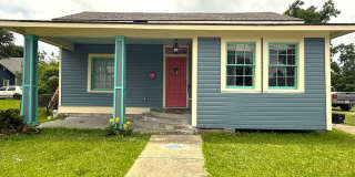 Historic 2-Bed Home in Downtown LC with Original Hardwood Floors and High Ceilings Gallery 1