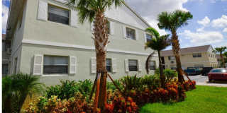 LARGE NEWLY RENOVATED APARTMENTS Application fee is waived during move in Gallery 1