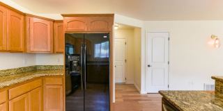Beautiful 3 bed/2.5 bath single family home w/attached 2 car garage Gallery 24