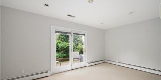 25 Miles Avenue Gallery 18