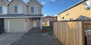 $500 OFF MOVE IN! Recently Updated 3-Bedroom Townhome in Albany – Water & Sewer/Landscaping Included! Gallery 1