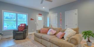 Furnished - 4- Bedroom Townhome - Perfect for Roommates Gallery 3