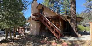 Cozy Meets Modern – Beautifully Upgraded Cabin in the Pines Gallery 1