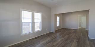 Beautiful 2 Bed 1 Bath in Quiet Area Gallery 5
