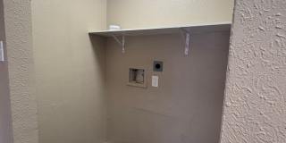 Amazing 2 bedroom/1 bath house with laundry room! Gallery 11