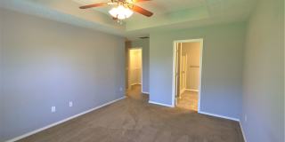 4 Bedroom home with fenced backyard Gallery 9