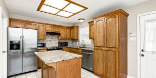 3 Bedroom House Available NOW Gallery 3