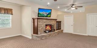 Beautiful & Spacious 4Bd 3.5Bath Home w/An Occupied Mother in Law Suite on Lower Level Gallery 59