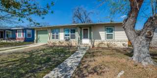 CHARMING MID-CENTURY HOME IN DELLVIEW Gallery 1