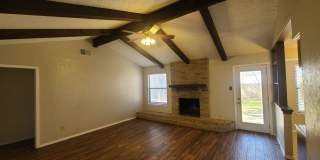 Great Central Location - 3 Bed / 2 Bath Single Story! Gallery 4