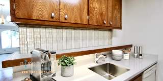 Spacious One Plus Bedroom Condominum off Broadway Terrace Gallery 19