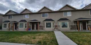 2 bed, 1.5 bath Townhome at Riverwoods Gallery 1