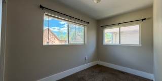 Escape Apartment Life! Downtown Cottage with yard! Gallery 6