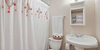 Beautiful Spacious 3-bedroom 2-Bath in Oakland! Gallery 17