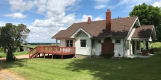 Charming 3 bed South Spokane Farm House Gallery 1