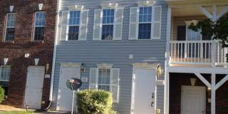 Charming 2 Bed/ 2.5 Bath Townhome in Mooresville - 2nd/3rd Story Unit - Fresh Paint - Quartz Countertops Gallery 1