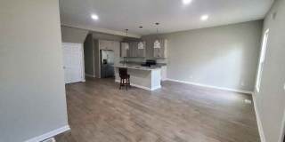 Room in 4 Bedroom Home at Athens Ave Gallery 6