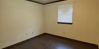 Great Duplex in Medical District 2 Bedroom 1 Bath Washer and Dryer Hook Ups Gallery 7