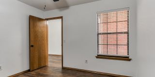 2812 Victoria Drive Gallery 33