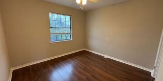 SPACIOUS COZY TOWNHOME IN GATED COMMUNITY Gallery 21
