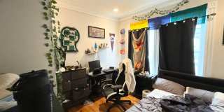 Perfect apartment for Social Students near NEU! Spacious, Yard, Parking & more! Gallery 8