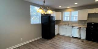 Charming 2 Bedroom Home with Fenced Yard Available for Pre-Lease! Gallery 11