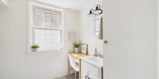 SEPTEMBER 1 3 BED/1BATH SOCIETY HILL TOWNHOUSE WITH PARKING! Gallery 21