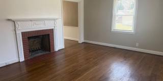 Adorable 2 Bedroom with Stackable Washer/Dryer Gallery 4