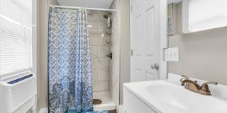 Beautifully Remodeled 1 Bedroom Located in a Historic Area near Campus, Downtown, Parks, and Dining Gallery 10