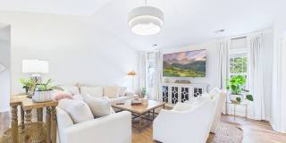 Beautiful 3 bd/ 2.5 house with Renovated Kitchen Gallery 6