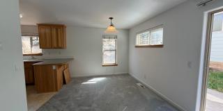 2 Bed/2 Bath Apartment Located Near OSU/COCC Campus - Attached Garage Gallery 6