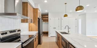 2800 Taylor Gallery 38