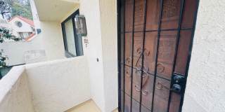 Beautifully Vista Upgraded Upstairs Corner Condo Gallery 8