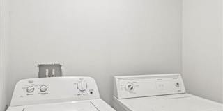 Room in 3 Bedroom Home at Peeples St SW Gallery 19