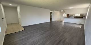 Large Living Area, rear yard has RV Access! Gallery 4
