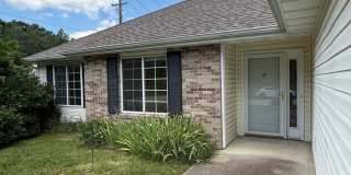 3 bed 2 bath Home with fenced in backyard Gallery 4