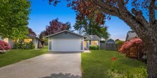 Charming 3 Bed/2 Bath Rambler in NE Tacoma — Cul-de-Sac Living with a Fenced Yard Gallery 1