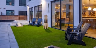 Jules on 3rd Gallery 19