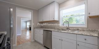 Updated Three Bedroom Home in Milwaukie - Large Fenced Yard! DEPOSIT SPECIAL Gallery 7