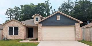 3 Bed / 2 Bath Home in Noble Schools | Fenced Backyard + Storm Shelter Gallery 1