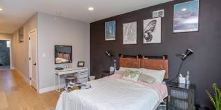 1815 INGERSOLL Street Gallery 42