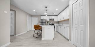 1700 Forest Gallery 28