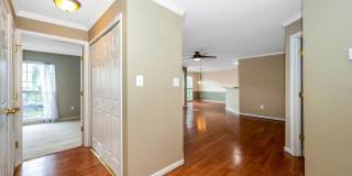 Excellent Elevator Condo for Lease Gallery 4
