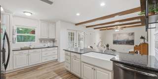 4 Bedroom with a Pool in Helotes! Gallery 32